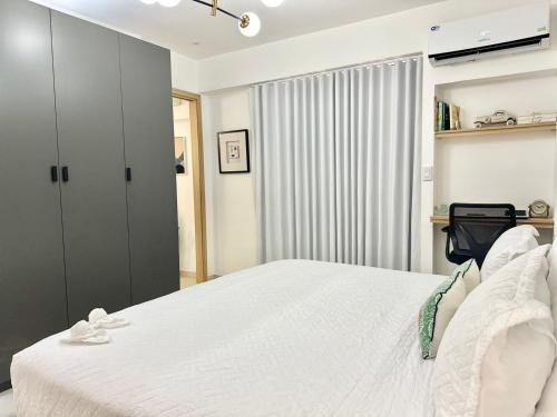 Postel nebo postele na pokoji v ubytování Newly 1 bedroom apartment by Galeria 360