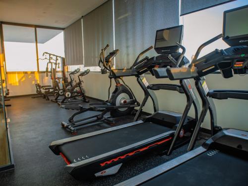 Fitness centrum a/nebo fitness zařízení v ubytování Newly 1 bedroom apartment by Galeria 360