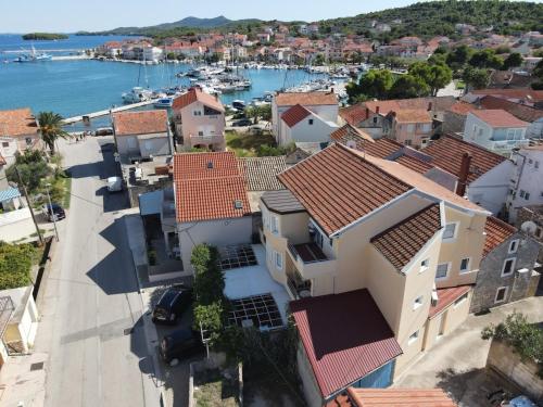 Apartments by the sea Kukljica, Ugljan - 24795