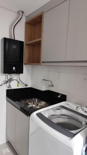 Dapur atau dapur kecil di Excepcional Apartamento em Piratuba - SC