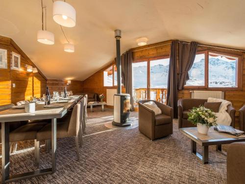 Rustic Ski Lodge for 10