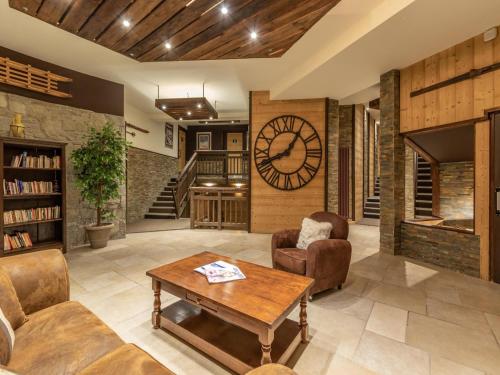 Rustic Ski Lodge for 10