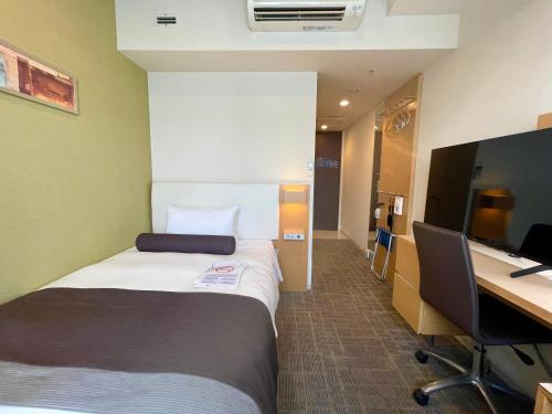 a hotel room with a bed and a desk at Tokyu Stay Kamata - Tokyo Haneda in Tokyo