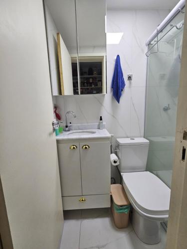 Koupelna v ubytování Cantinho Sol&Dan - 1 quarto em apto familiar