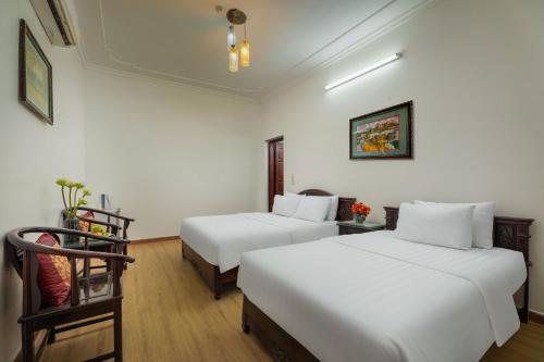 Postel nebo postele na pokoji v ubytování Viet Nhat Hotel