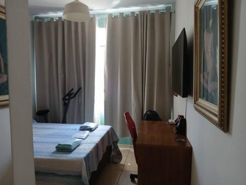 Postel nebo postele na pokoji v ubytování AP no centro de Teresópolis - Perto de tudo!