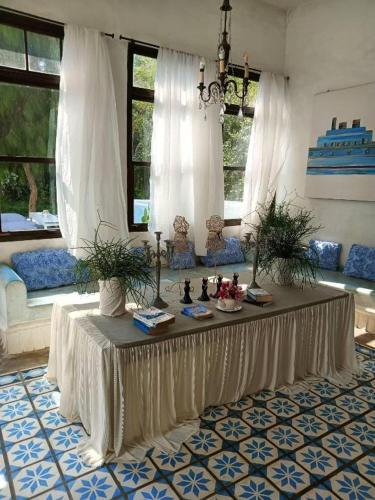 a table in a living room with a white table cloth at Brassiere Beach Hotel in Baanphakrimlay 