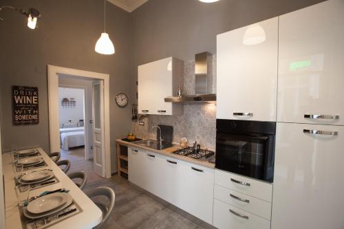 Largo Donnaregina Home