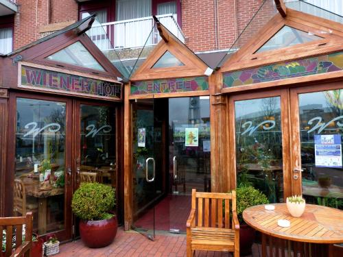 a restaurant with a table in front of a building at Hotel Wienerhof in Den Helder