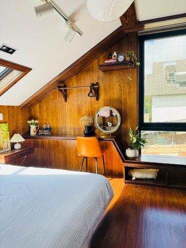 a bedroom with a bed and a window and a mirror at Homestay My Ny Đà Lạt in Khu Chi Lăng