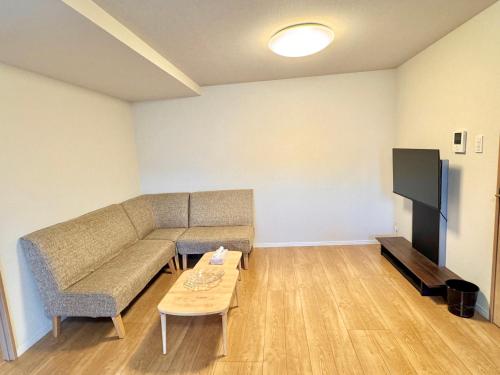 a living room with a couch and a tv at 北沢愛の旅 in Tokyo