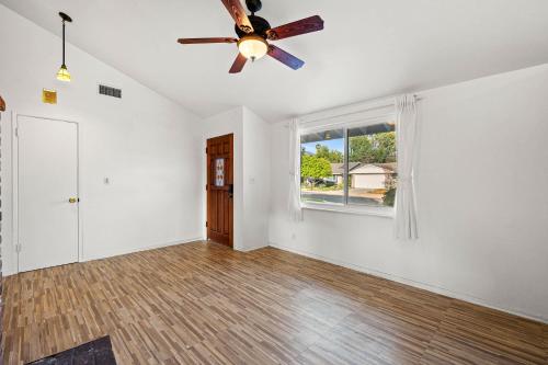 Gallery image of Perfect Family Home with Fireplace & Spacious Yard in Duarte
