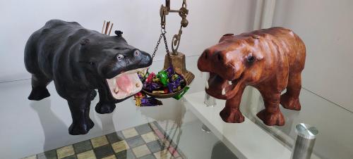 two statues of two bears on a table at Sweet Home Inn in Świnoujście