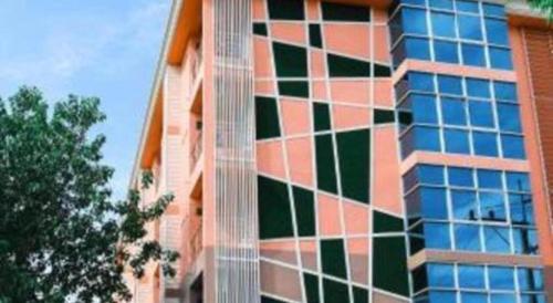 El edificio en el que está el hotel