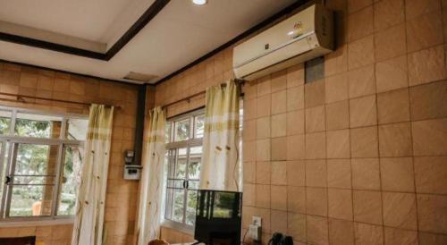 TV a/nebo společenská místnost v ubytování Pingview Villa Resort