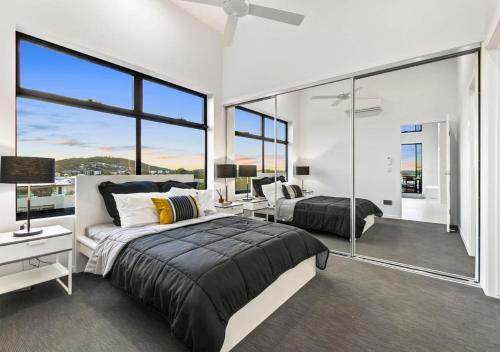 Ένα ή περισσότερα κρεβάτια σε δωμάτιο στο Khandalla Apartments