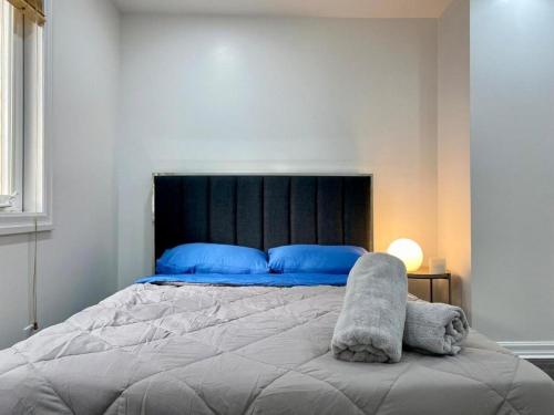 Ένα ή περισσότερα κρεβάτια σε δωμάτιο στο Upscale 6BR Villa at Birch Avenue
