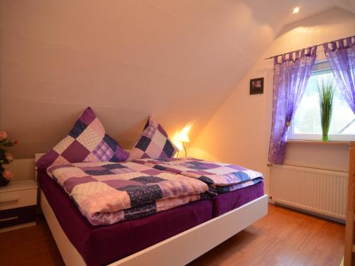 Ένα ή περισσότερα κρεβάτια σε δωμάτιο στο Chalet im Sauerland nahe Skigebiet Winterberg