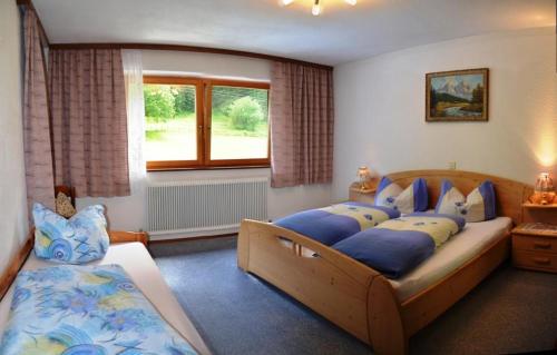 Un pat sau paturi într-o cameră la Hinterankerwald