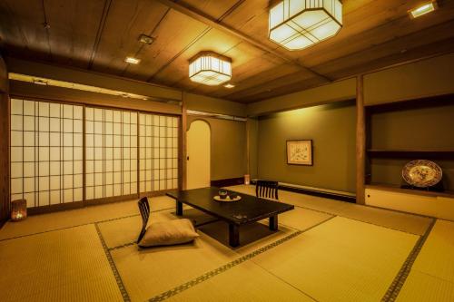 Un lugar para sentarse en Ooedo Onsen Monogatari Miyoshiya
