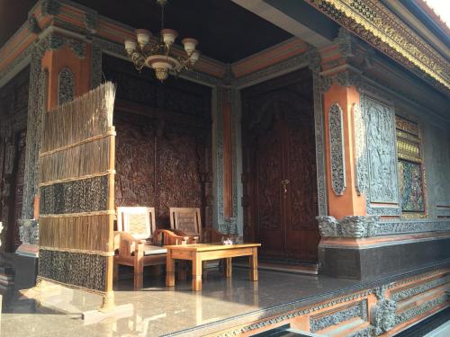 a room with a table and chairs in a building at Gedong Bali Family Homestay in Ubud