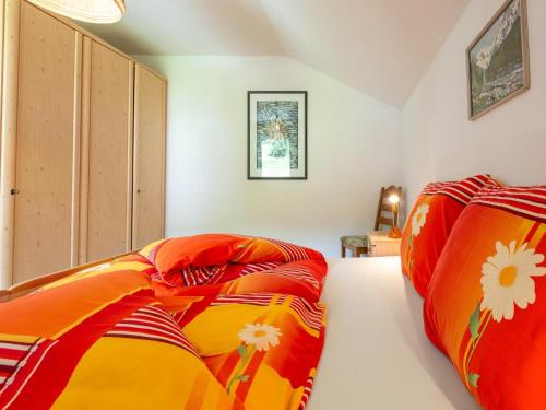 Apartment in Strengen near Ski Slopesにあるベッド