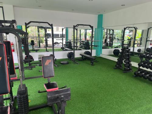 Fitness centrum a/nebo fitness zařízení v ubytování Palawan Uno Hotel