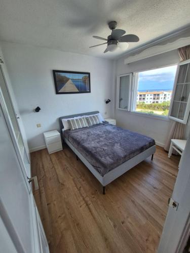 En eller flere senge i et værelse på Appartement vue sur mer Apartamento vista al Mar Sea View apartment