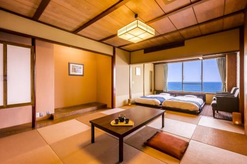 Postel nebo postele na pokoji v ubytování Ooedo Onsen Monogatari Kaike
