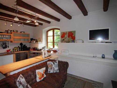 a living room with a couch and a kitchen at Gutshaus in Gressow mit Teich in Gressow