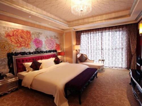 a large bedroom with a large bed and a couch at Fortune International Hotel in Xiawutun