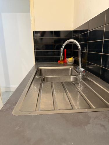 Η κουζίνα ή μικρή κουζίνα στο 1 bedroom flat in Ilford