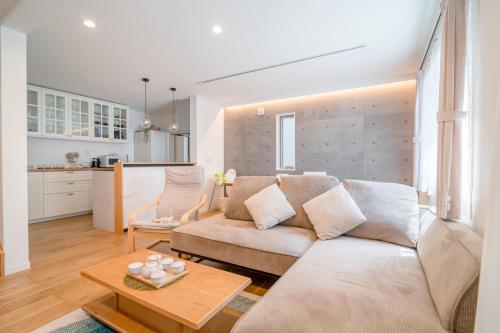 a living room with a couch and a table at 全新三之轮一户建b栋 in Tokyo