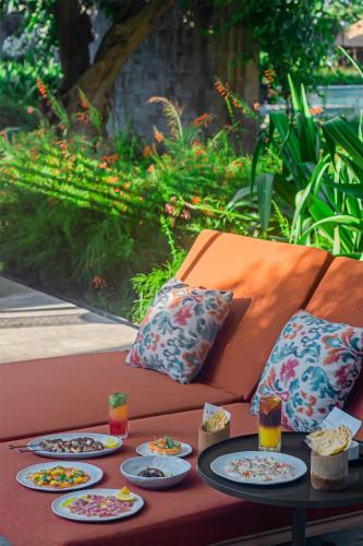 Χώρος καθιστικού στο Andaz Bali, By Hyatt