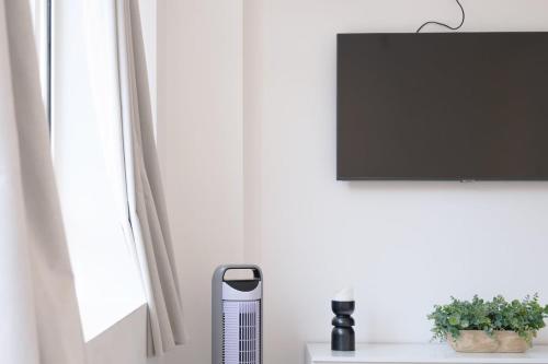Stylish Central Retreat, Heart of the Action, Netflixにあるテレビまたはエンターテインメントセンター