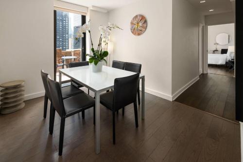 Гостиная зона в The Beekman Tower, Trademark Collection by Wyndham
