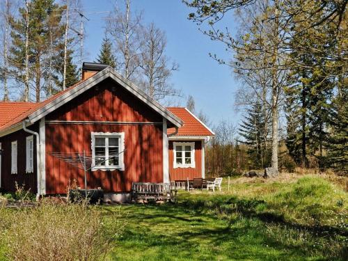 Zahrada ubytování 5 person holiday home in KRISTINEHAMN