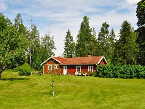 Zahrada ubytování 5 person holiday home in KRISTINEHAMN