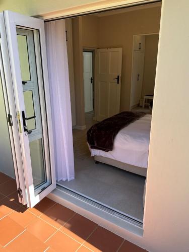 The Urban Elm Guesthouseにあるベッド