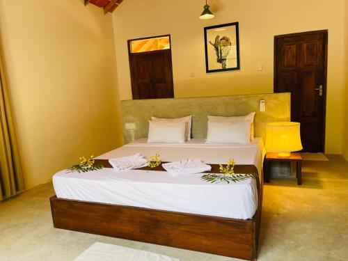 Ein Bett oder Betten in einem Zimmer der Unterkunft Sigiriya Elephant Villa