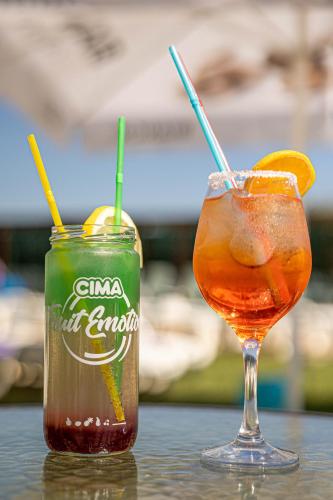 two drinks sitting on a table next to a can at Thermal Hotel Seven Seasons in Banya