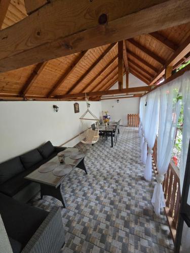 Foto dalla galleria di Casa Bucium a Bucium