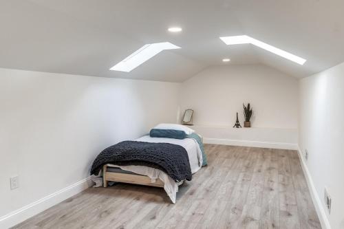 Fotografie z fotogalerie ubytování Large Luxury House with Rooftop deck--only 5 min walk to Metro v destinaci Falls Church