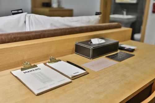 Postel nebo postele na pokoji v ubytování MAKERS x IPPDA HOTEL