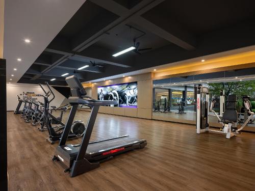 a gym with several treadmills and a treadmill at Zhangjiajie SANHE Hotel --Free one way pick up service over 2 night, Free shuttle to east gate of forest park,Free laundry service,Free fresh coffee,English speaking customer service in Zhangjiajie