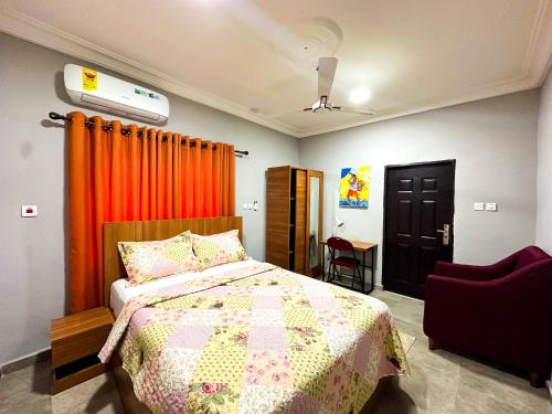 a bedroom with a bed and a chair in it at Estben Guesthouse in Janman
