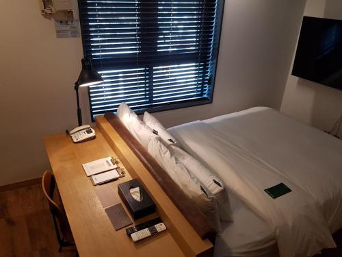 Postel nebo postele na pokoji v ubytování MAKERS x IPPDA HOTEL