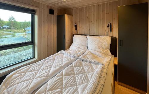 Postel nebo postele na pokoji v ubytování Awesome Home In Gålå With Sauna