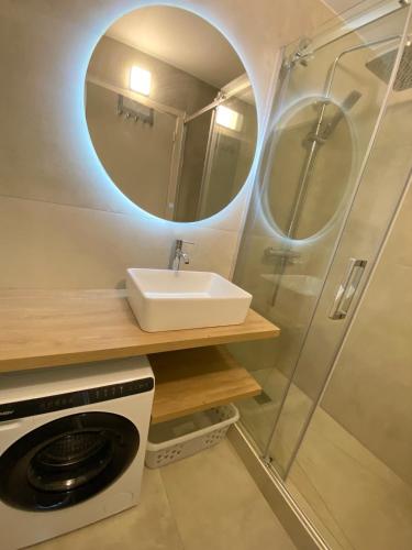 a bathroom with a sink and a mirror at Les pieds dans l'eau - Carnon plage in Carnon-Plage
