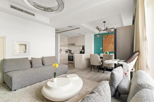 Kuchyň nebo kuchyňský kout v ubytování FIRST CLASS VILLA Spacious for Family Getaways